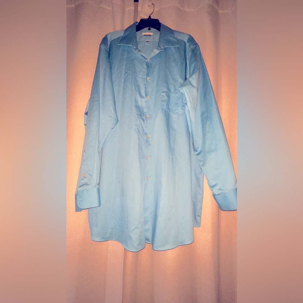 Used men’s Van Heusen teal dress shirt